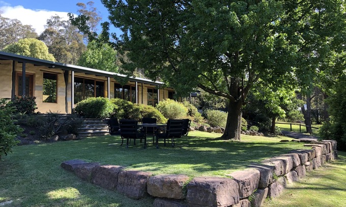 Castella House | Castella Country Retreat- Rustic Charm in the Heart of Yarra Valley Wine Country