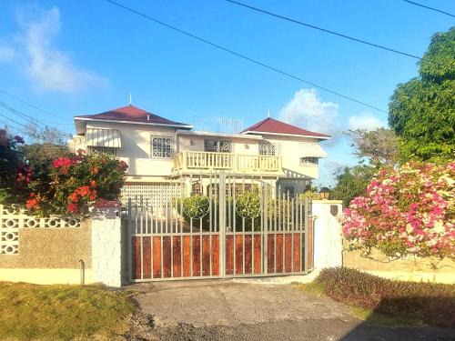 Mango Walk Bed & Breakfast | Castlevue B&B