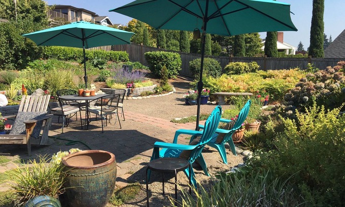 Northwest Bellevue House | Casually Elegant View Home Perfect For Relocating Family or during a remodel.