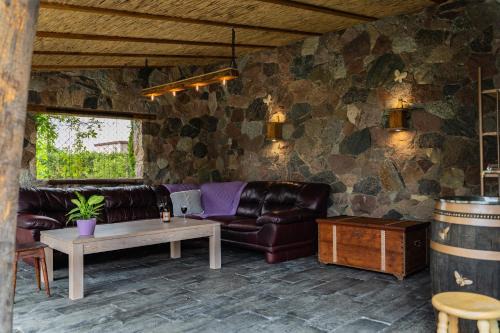 Pisz House | Cat Stone