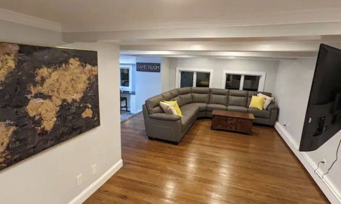 Mountain Dale Villa | Catskills Villa: Best for Gatherings Sleeps 30+