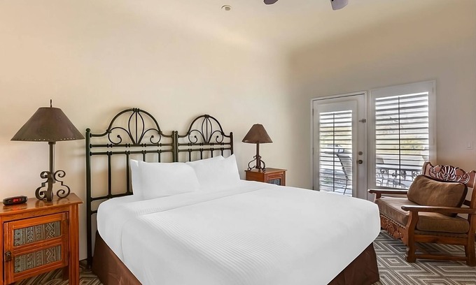 Cave Creek Hotel | Cave Creek Nature Stay! Swimming Pool, Free Parking, Full Kitchen!