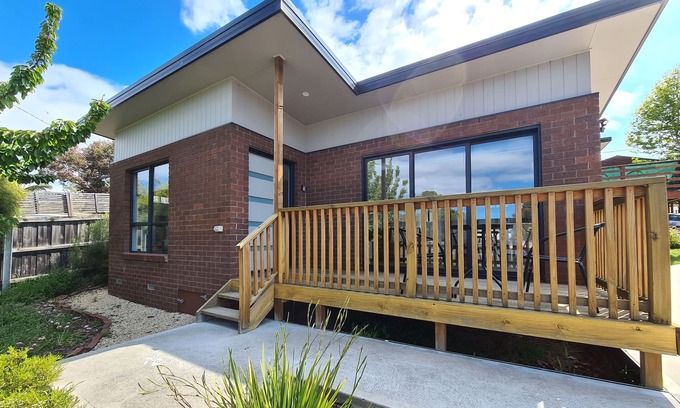 Blackmans Bay House | Cedar Cottages Blackmans Bay - Cinnamon Cottage