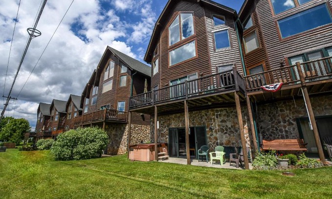 McHenry House | Cedar Shores Villa 12