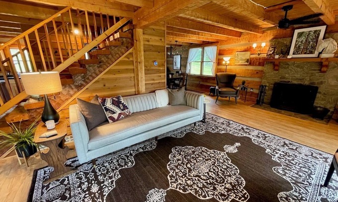 Linden Cabin | Cedarbank Cabin in Virginia Wine Country