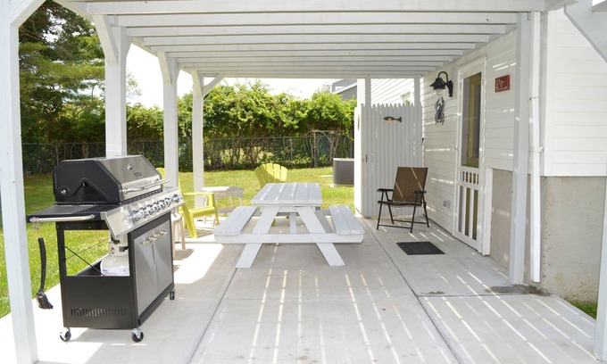 Eastward Look House | Central A/C and Close to the Beach!