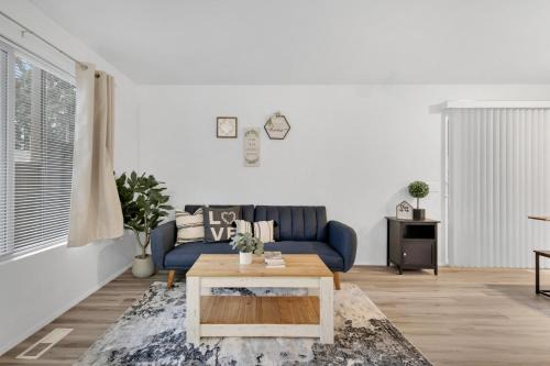 Lake Hills House | Central Bellevue Guesthouse