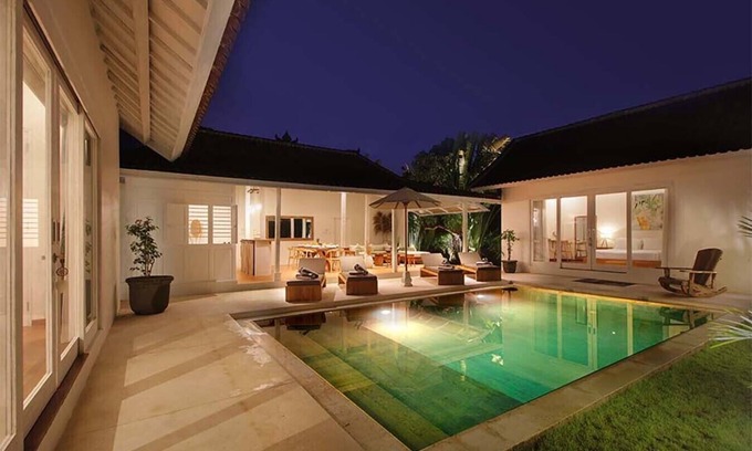 Batu Bolong Villa | Central Canggu close to the beach – Villa Estel