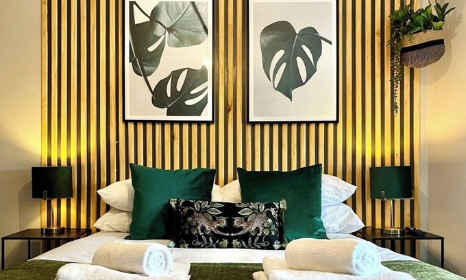 Ellesmere House | Central Ellesmere -sleeps2 - Parking - Petfriendly