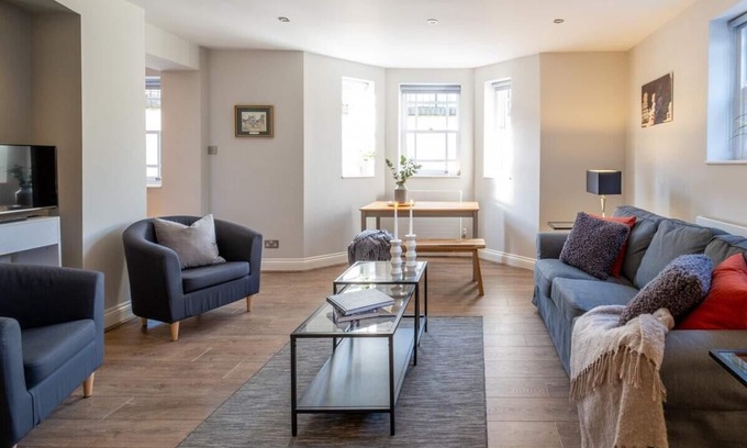 Leamington Spa Apartment | Central, Modern & Elegant Apartment