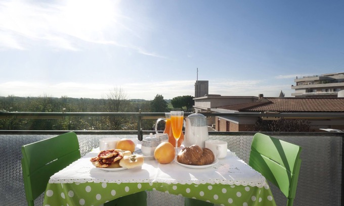 Appio Latino Apartment | Central, next to the Metro, overlooking the famous Appia Antica Park