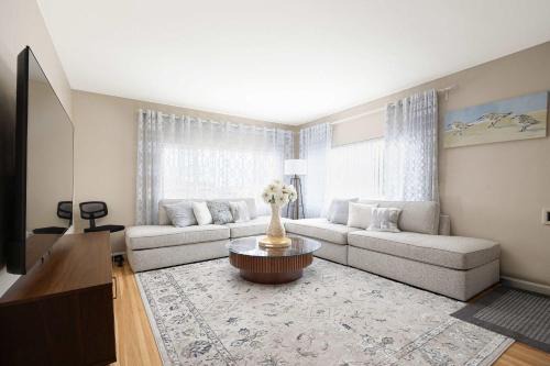 Paradise Hills House | Central Spacious