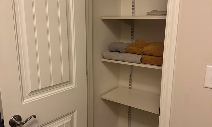 Wilmington Ski Chalet | Central & Stylish 6 Beds Retreat on Haystack Golf Course, 10 Mins to Mount Snow