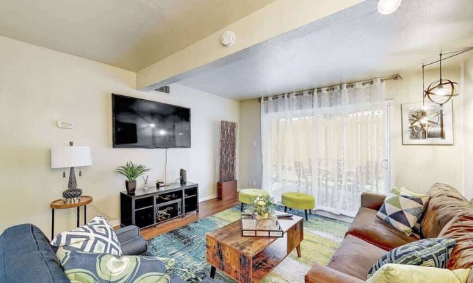 Tarrytown Condo | Centrally located in Historic Tarrytown