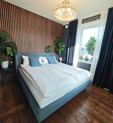 Sala Apartment | Centralt gästhus i Sala med kök, trädgård & Wi-Fi