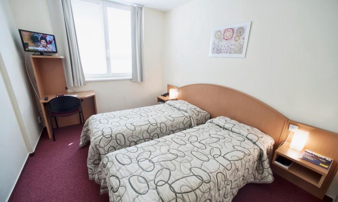 Felsorakos Hotel | CEU Konferencia Központ