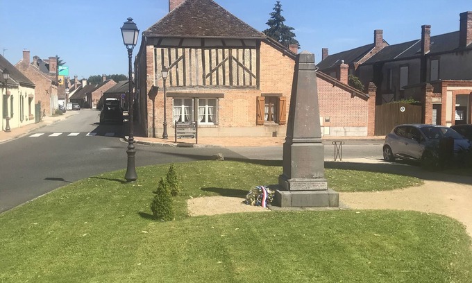 Pierrefitte-sur-Sauldre House | Château region/Sancerre Loire Valley large family house! Spacious w/courtyard!