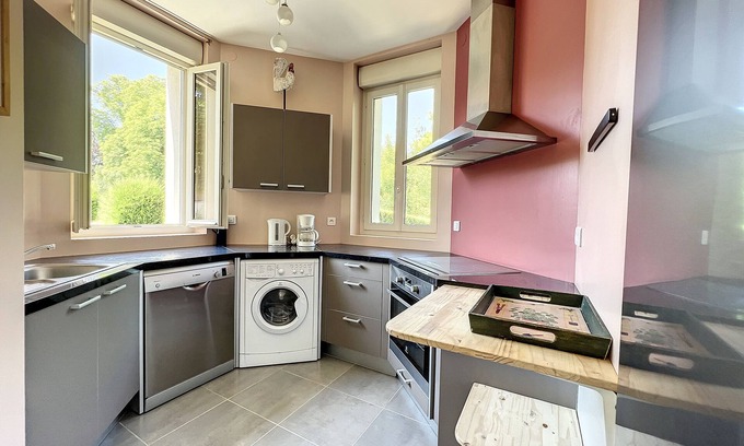 Saint-Fargeau-Ponthierry Apartment | Château : Appartement en Rez-de-jardin