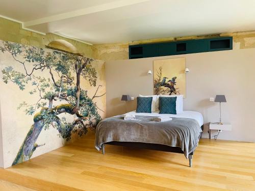 Saincaize-Meauce Bed & Breakfast | Château de Meauce, Chambre Catherine de Monteruc