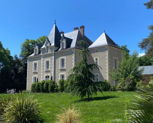 Mouchamps Bed & Breakfast | Château des Cèdres