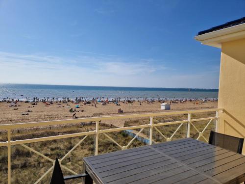 Port District Apartment | Châtelaillon-Plage: Appartement 4 pièces, 6 pers, terrasse, WIFI - FR-1-706-11