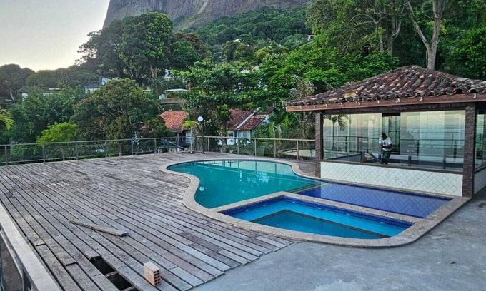 Sao Conrado House | Charming building with sea view in São Conrado