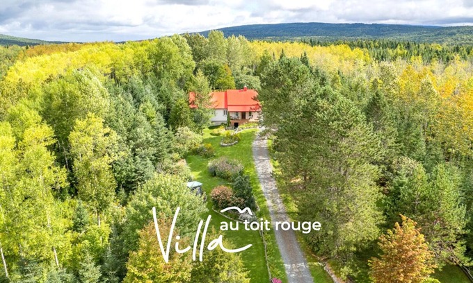 Saint-Nazaire-de-Dorchester Ski Chalet | Charmante Villa au Toit Rouge Près du Parc et la Station du ski Massif du Sud