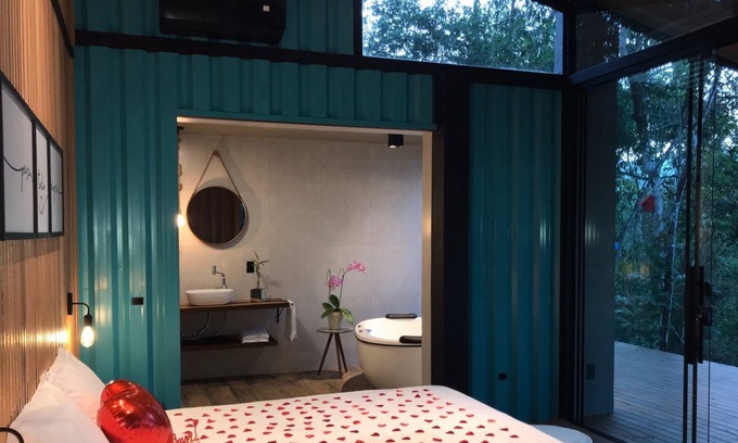 Sideropolis Ski Chalet | Chale Container with Hydro - Romantica at 5min Nova Veneza