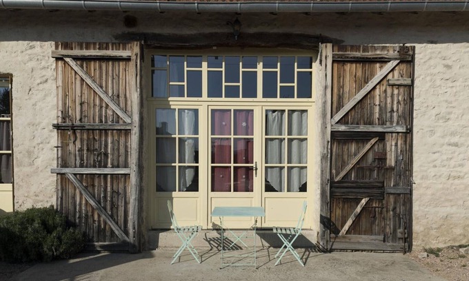 Saint-Bonnet-de-Rochefort Cottage | Chaleureuse maison écologique avec jardin clos, proche rivière et village médiéval. Draps fournis.