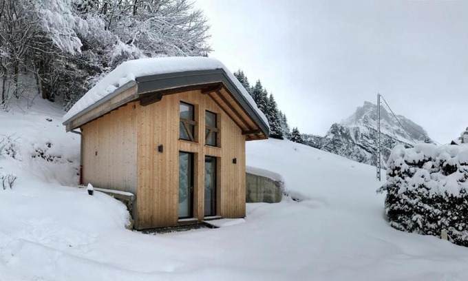 Sixt-Fer-a-Cheval Ski Chalet | Chalet* au pied d'une prairie face à la montagne