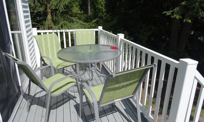 Saint-Hippolyte Ski Chalet | Chalet Bord de Leau Lac Conneley, Pour Vacance, 2000 p2