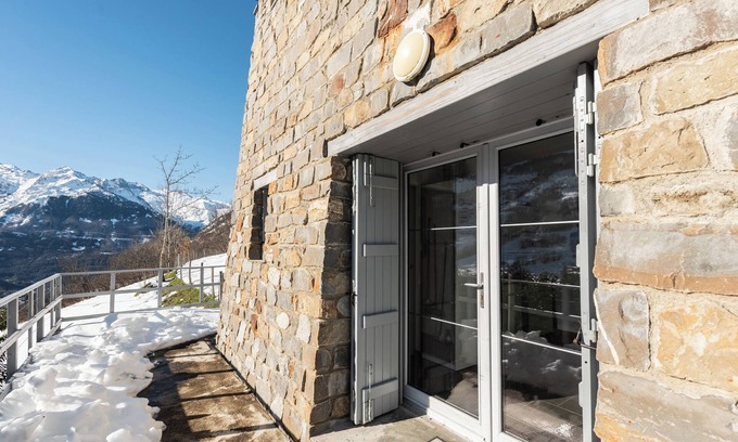 Sers Ski Chalet | Chalet 'De Sers' with Mountain View, Private Terrace and Wi-Fi