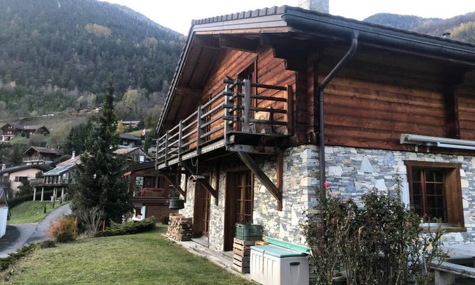 Volleges Ski Chalet | Chalet Edelweiss - Verbier, Mountain Views, Jacuzzi!