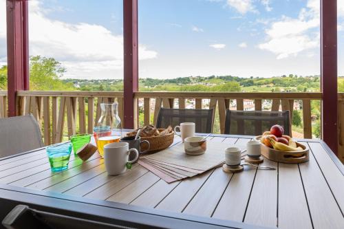 Hasparren Ski Chalet | Chalet ILUNA climatisé 2 à 6 pers 3ch 2 sdb piscine et sérénité