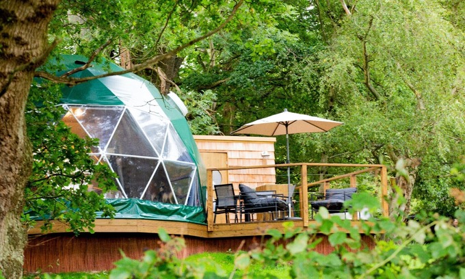 Chiddingstone Hoath Ski Chalet | Chalet in Kent with Hot Tub & Countryside Views