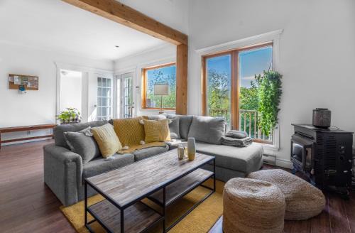 Saint-Calixte Ski Chalet | Chalet Le Cozy hot tub Lakeview beach access full of near by activities