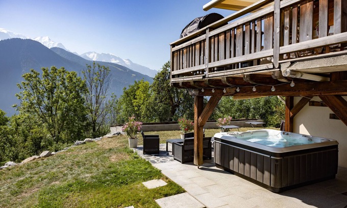 Plateau-d'Assy Ski Chalet | Chalet Les Fiz with Mountain View, Jaccuzi & Wi-Fi