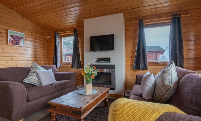 Kinross Ski Chalet | Chalet Loch Leven Lodge 10 by Interhome