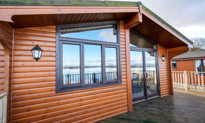 Kinross Ski Chalet | Chalet Loch Leven Lodge by Interhome