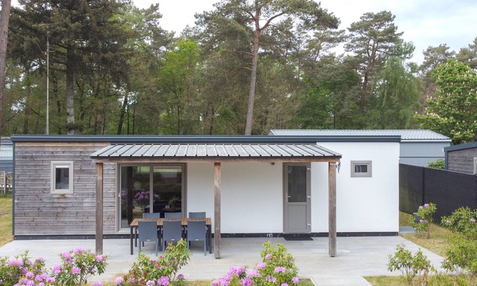 Vessem Ski Chalet | Chalet on park with many facilities and pool