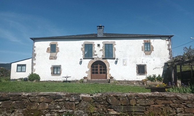 Becerrea House | Chalet 'Palacio De Cantiz' with Private Terrace, Private Garden and Wi-Fi