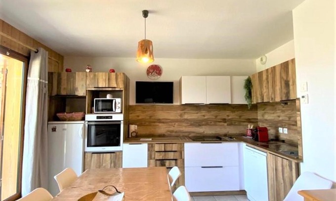 La Joue du Loup Ski Chalet | Chalet rénové 7 pers avec terrasse, local ski et parking gratuit - FR-1-504-70