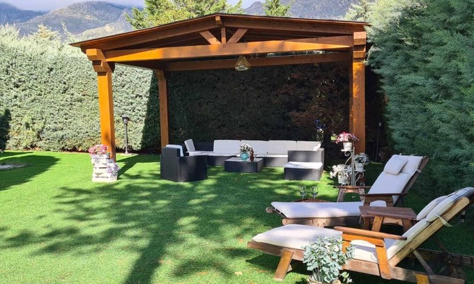 La Ponderosa de la Sierra Ski Chalet | Chalet Sierra Norte Madrid - Escorial - Cercedilla, Guadarrama, party