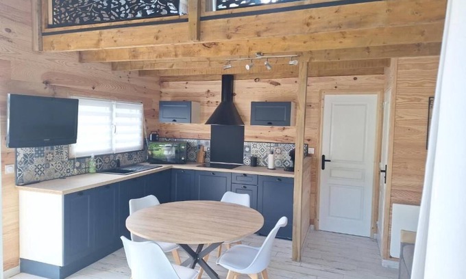 Samer House | chalet-style cottage