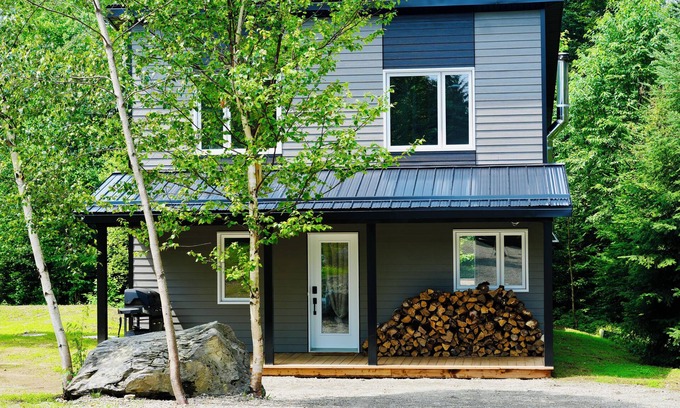 Saint-Philemon Ski Chalet | Chalet Ullaakut(spa and wood-burning stove)