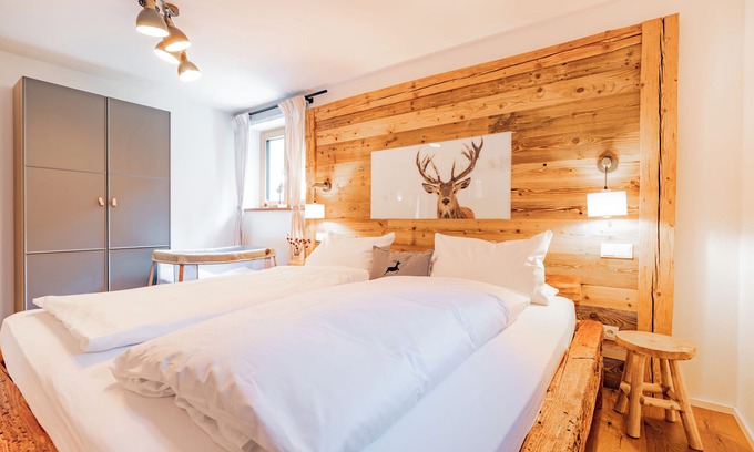 Heiligenblut Apartment | Chalet Waldhäusl Sauna, Whirlpool, Terrace, Fireplace & Mountain Views Sleeps 6