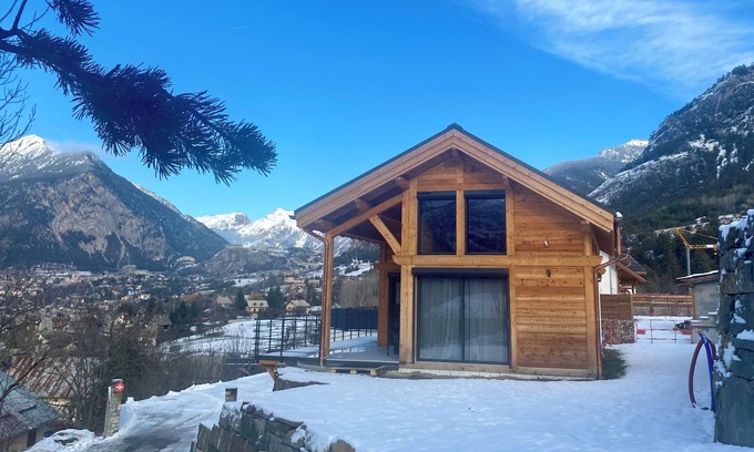 Villar-Saint-Pancrace Ski Chalet | Chalet with exceptional views, 5 minutes from the slopes