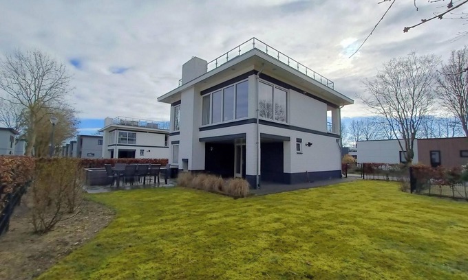 Hulshorst House | Chalet with 4 bedrooms and a terrace