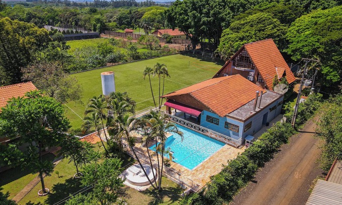 Foz do Iguacu Ski Chalet | Chalet with lots of green space, close to tourist attractions, 20 people! For Families!