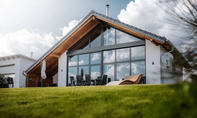 Lobnitz House | Chalet100 with private beach, sauna, fireplace and gallery on Lake Mühlfeld